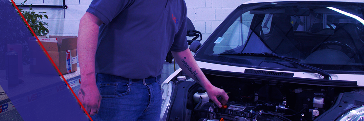 Pourquoi vidanger régulièrement l'huile de sa voiture sans permis ?