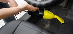 Comment nettoyer et bien entretenir l’intérieur de sa voiture sans permis : le guide complet